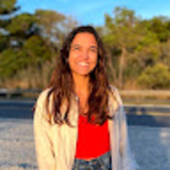 Meet your Posher, Claudia - Picture 1 of 1